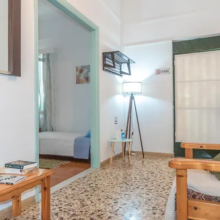 5 Steps From The Sea *