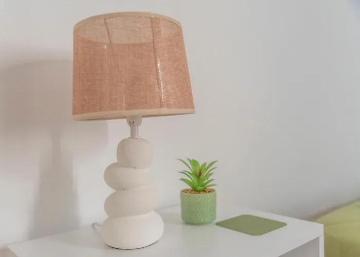 5 Steps From The Sea *