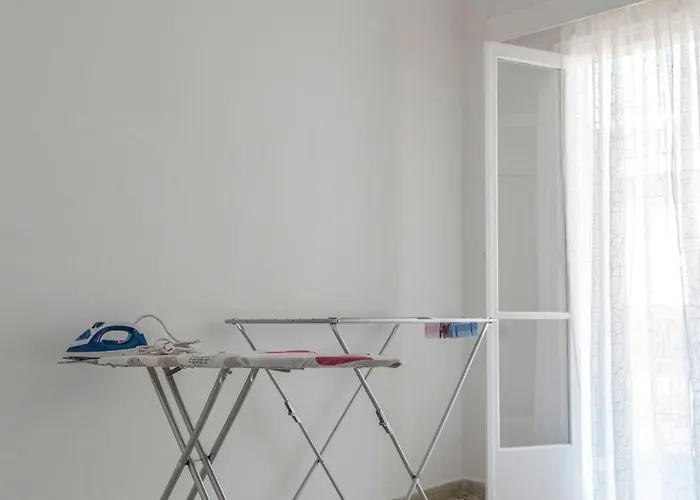 5 Steps From The Sea *