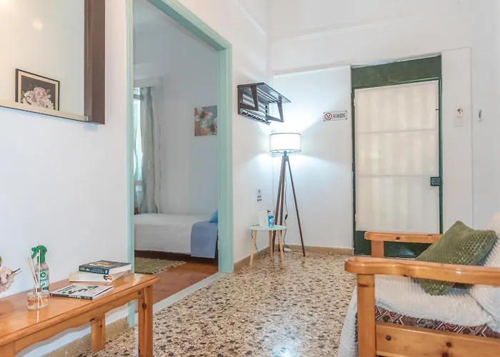 5 Steps From The Sea *